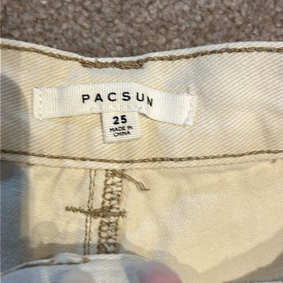 PacSun Women's Cream Cut Off Jean Shorts! - Picture 4 of 10